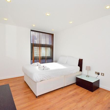 Apartment Wharf - Canary South ลอนดอน ภายนอก รูปภาพ