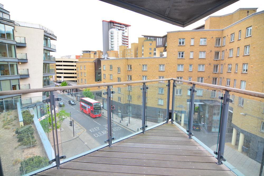 Apartment Wharf - Canary South ลอนดอน ภายนอก รูปภาพ