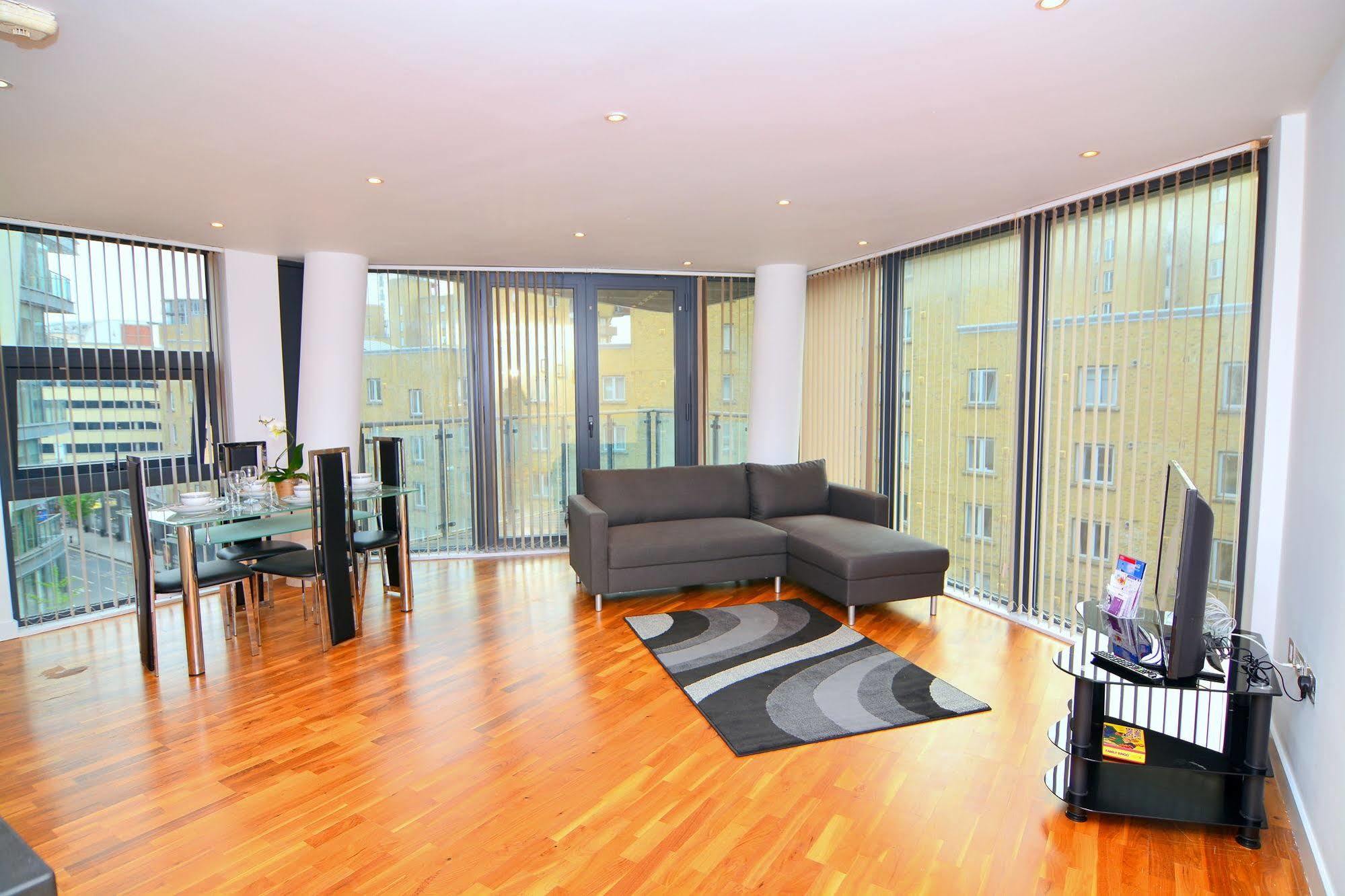 Apartment Wharf - Canary South ลอนดอน ภายนอก รูปภาพ