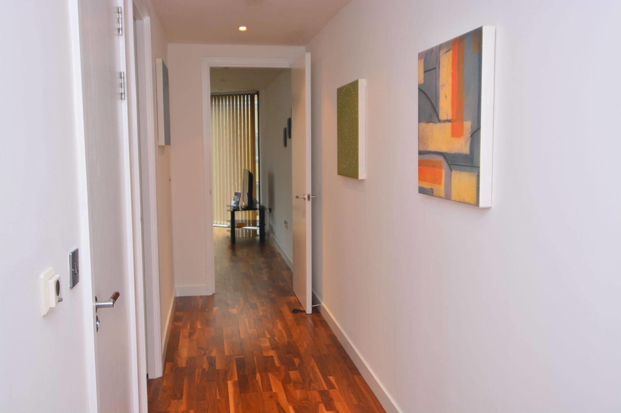 Apartment Wharf - Canary South ลอนดอน ภายนอก รูปภาพ