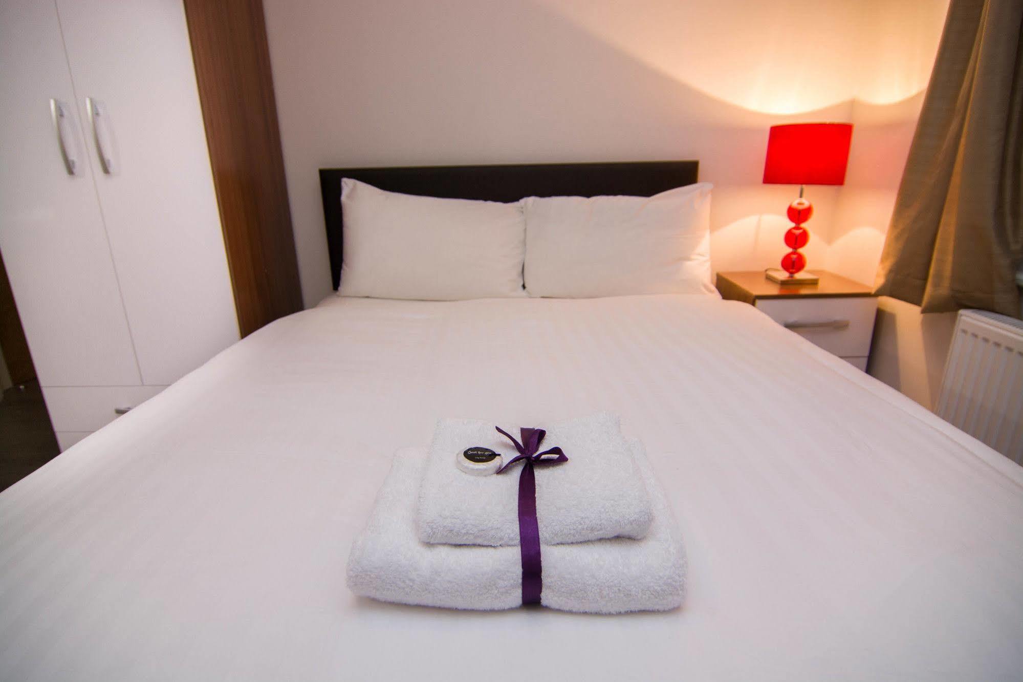 Apartment Wharf - Canary South ลอนดอน ภายนอก รูปภาพ