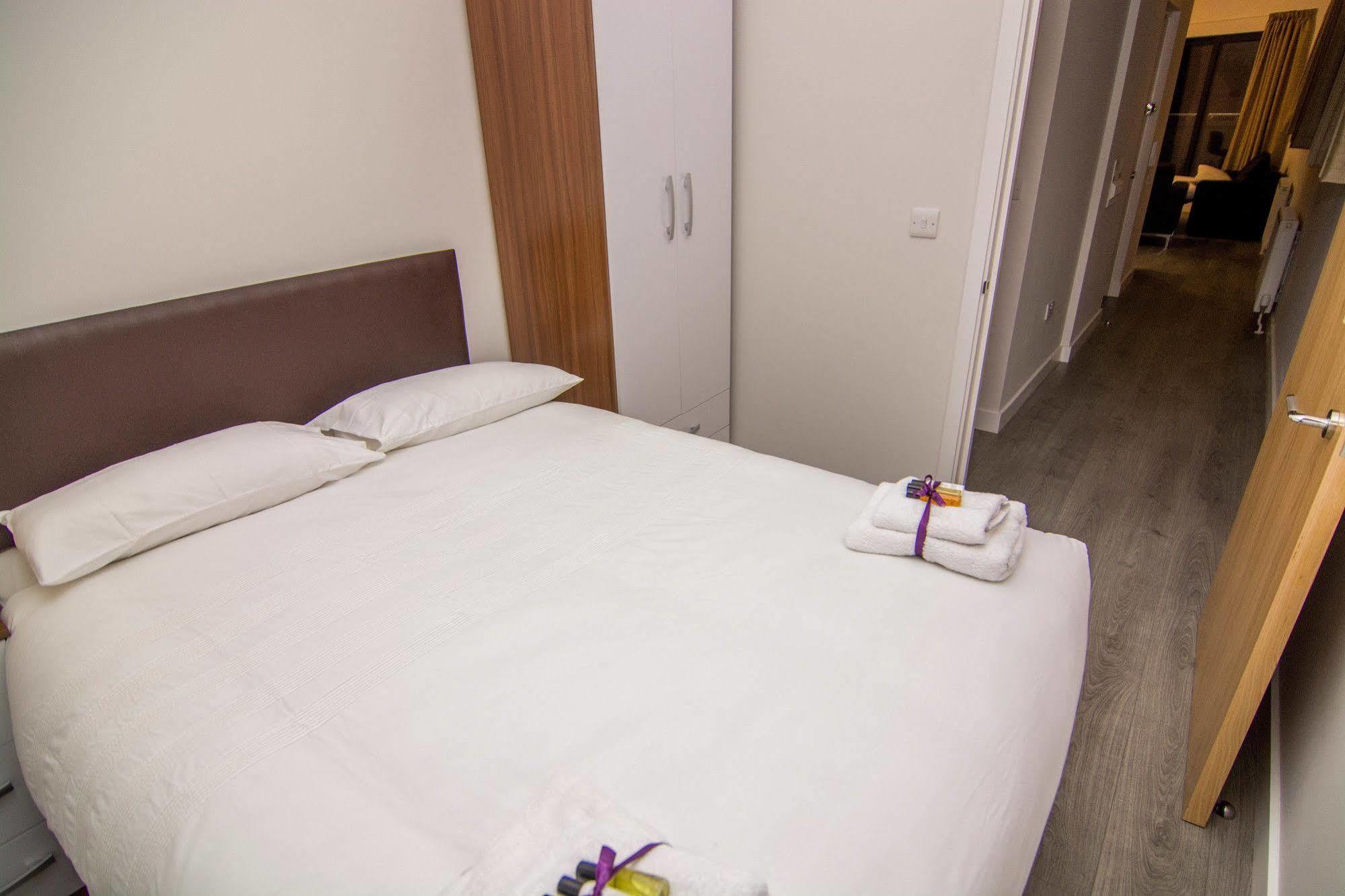 Apartment Wharf - Canary South ลอนดอน ภายนอก รูปภาพ