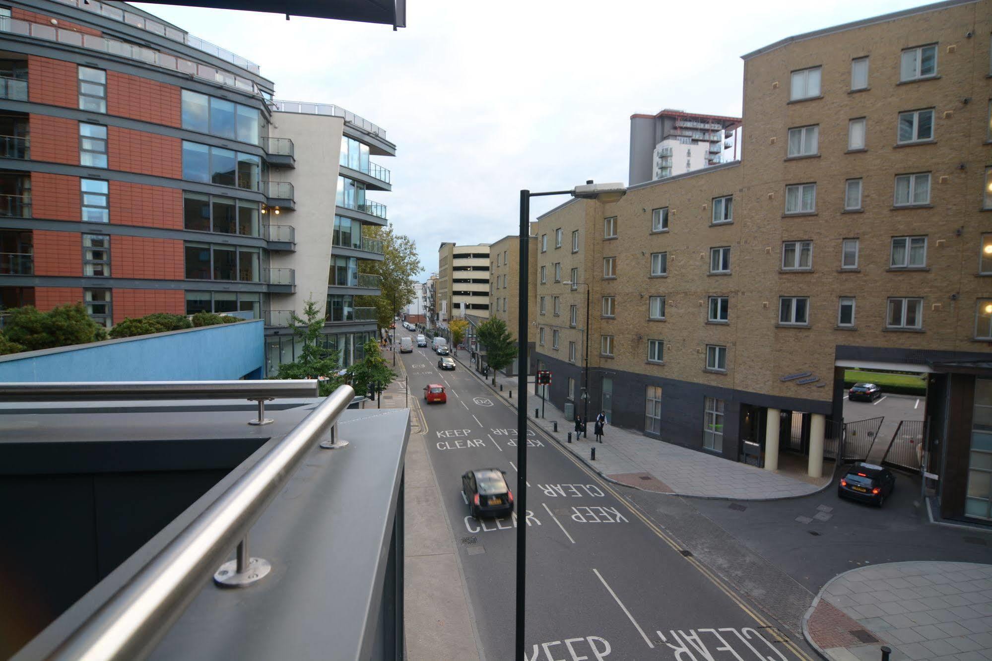 Apartment Wharf - Canary South ลอนดอน ภายนอก รูปภาพ