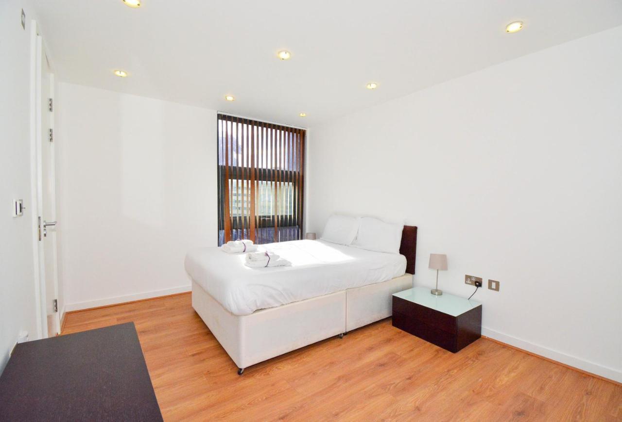 Apartment Wharf - Canary South ลอนดอน ภายนอก รูปภาพ