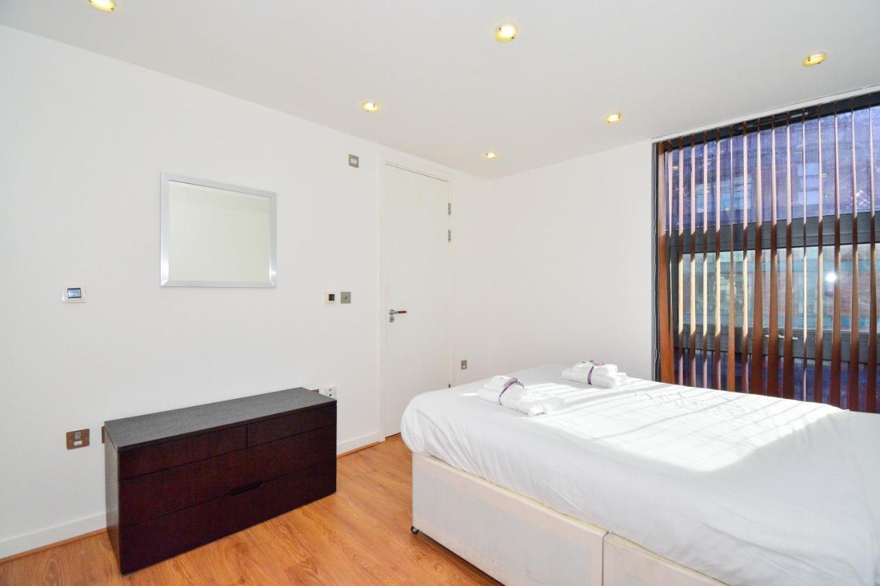Apartment Wharf - Canary South ลอนดอน ภายนอก รูปภาพ